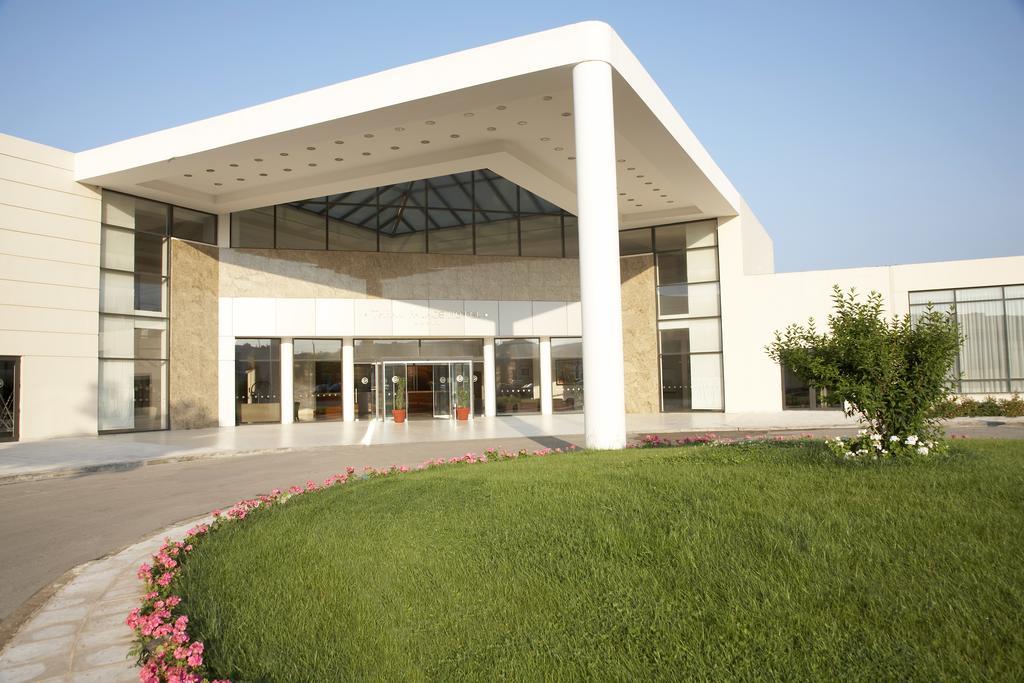 รามาดา พลาซา บาย วินด์แฮม ทรากี Hotel อเล็กซานโดรโพลิส ภายนอก รูปภาพ The main entrance of the University of Patras