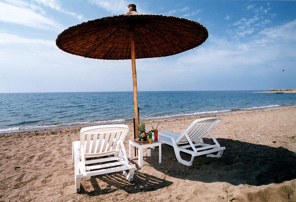 รามาดา พลาซา บาย วินด์แฮม ทรากี Hotel อเล็กซานโดรโพลิส ภายนอก รูปภาพ A beach umbrella