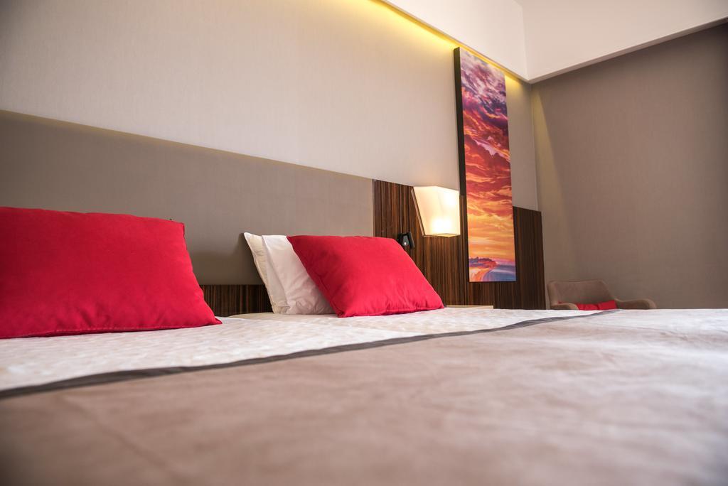 รามาดา พลาซา บาย วินด์แฮม ทรากี Hotel อเล็กซานโดรโพลิส ภายนอก รูปภาพ A room at the hotel