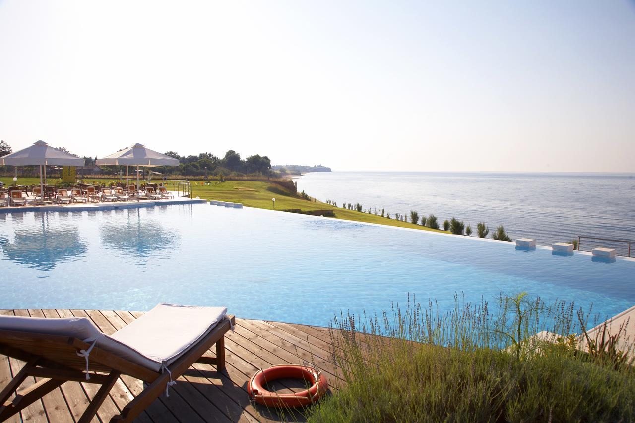 รามาดา พลาซา บาย วินด์แฮม ทรากี Hotel อเล็กซานโดรโพลิส ภายนอก รูปภาพ Infinity pool at the Hotel Porto Bay Falomo, Lagos, Nigeria
