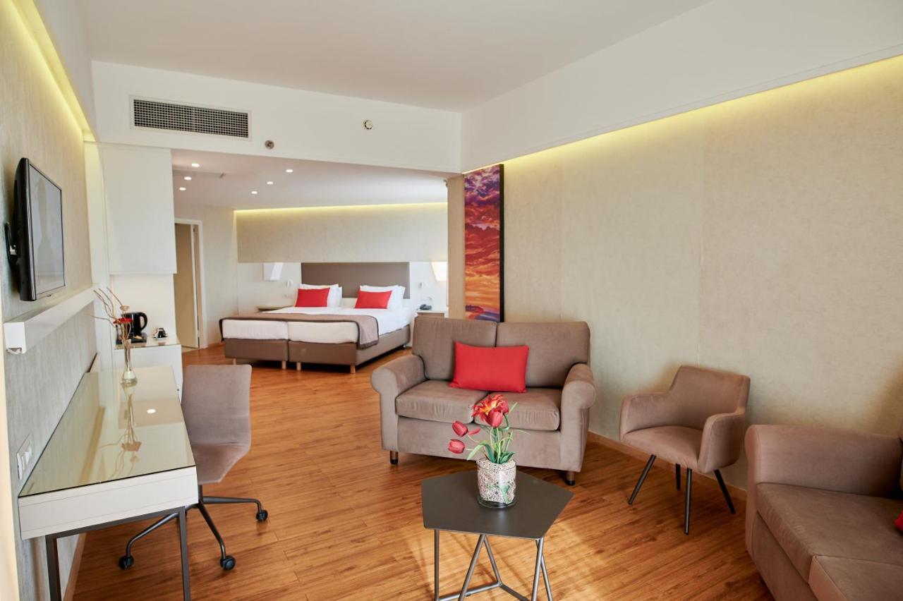 รามาดา พลาซา บาย วินด์แฮม ทรากี Hotel อเล็กซานโดรโพลิส ภายนอก รูปภาพ A room at the hotel